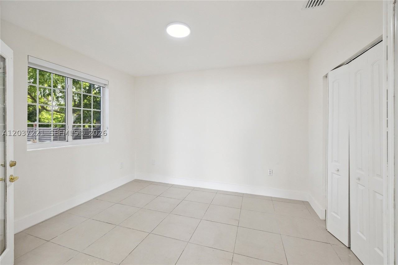 15131 Sw 58th St - Photo 5 of 12