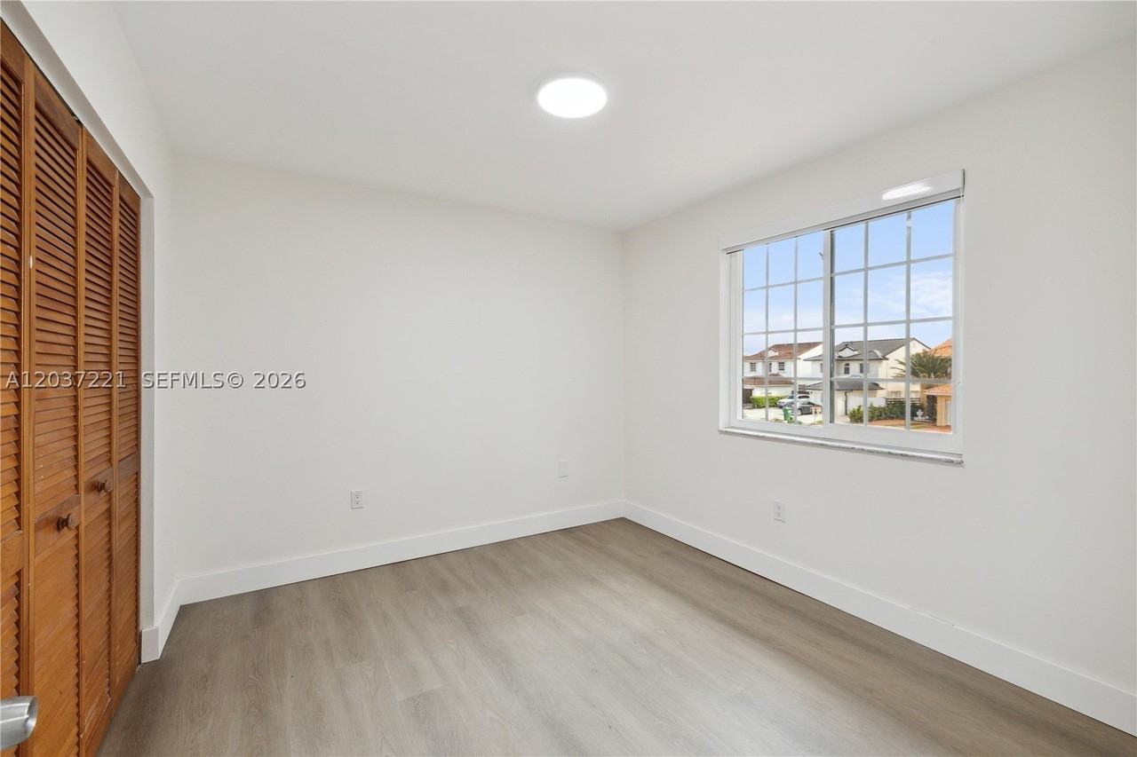 15131 Sw 58th St - Photo 6 of 12