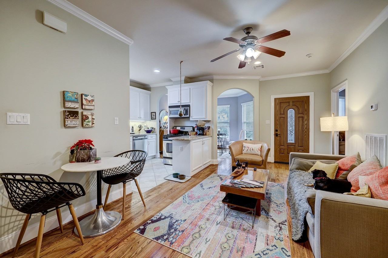 319 W 10th St - Photo 2 of 16