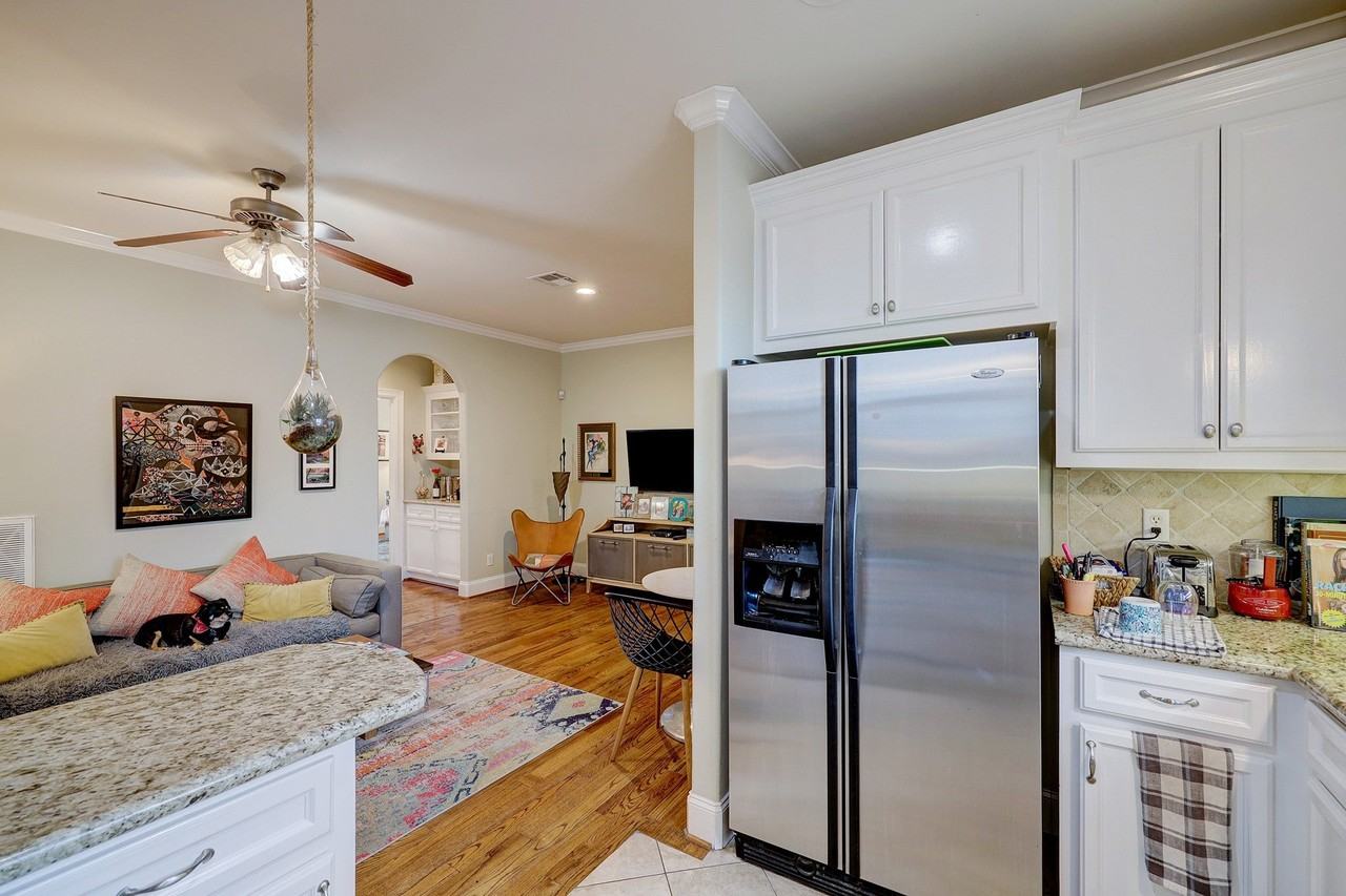 319 W 10th St - Photo 5 of 16