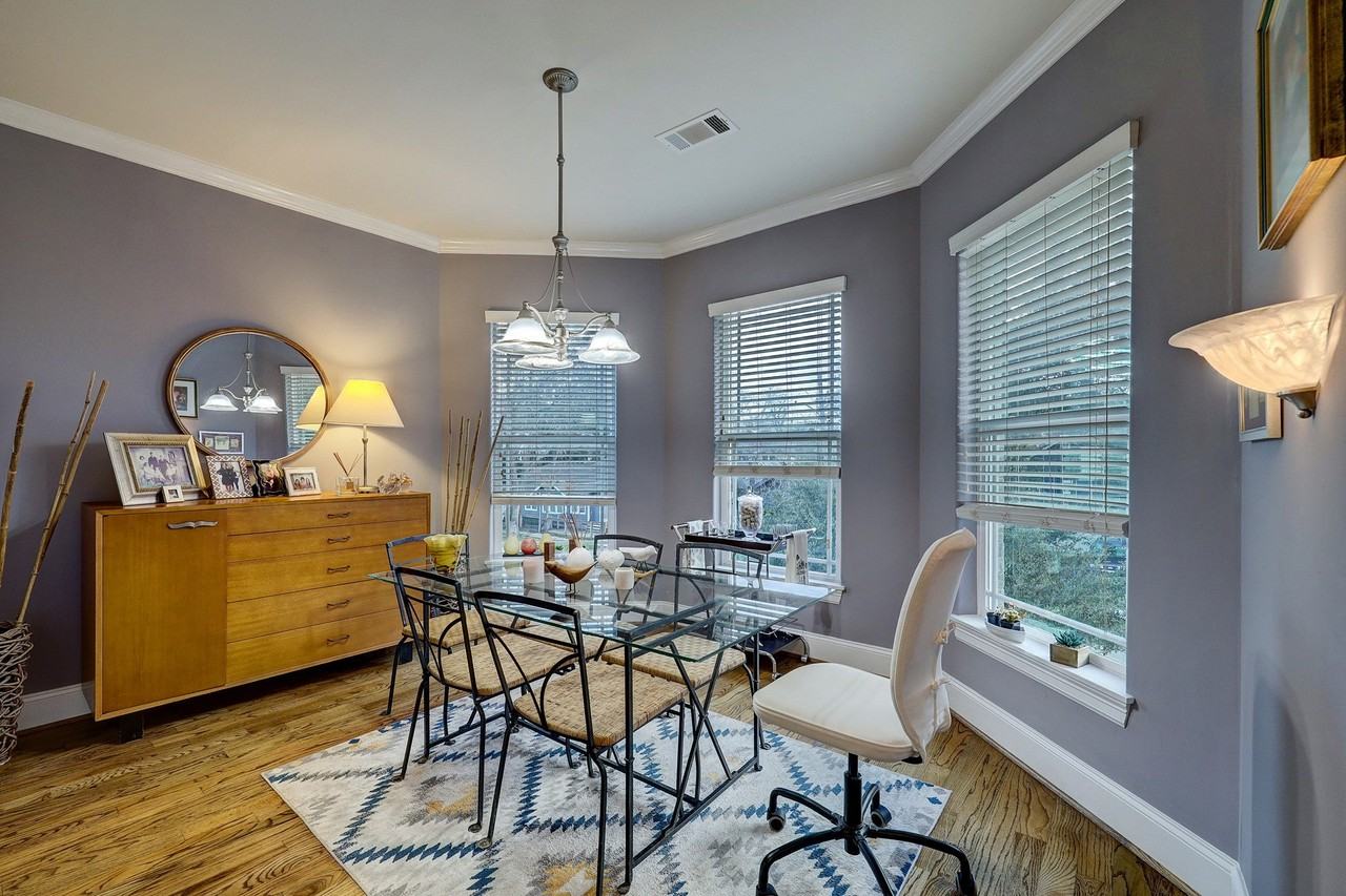 319 W 10th St - Photo 6 of 16
