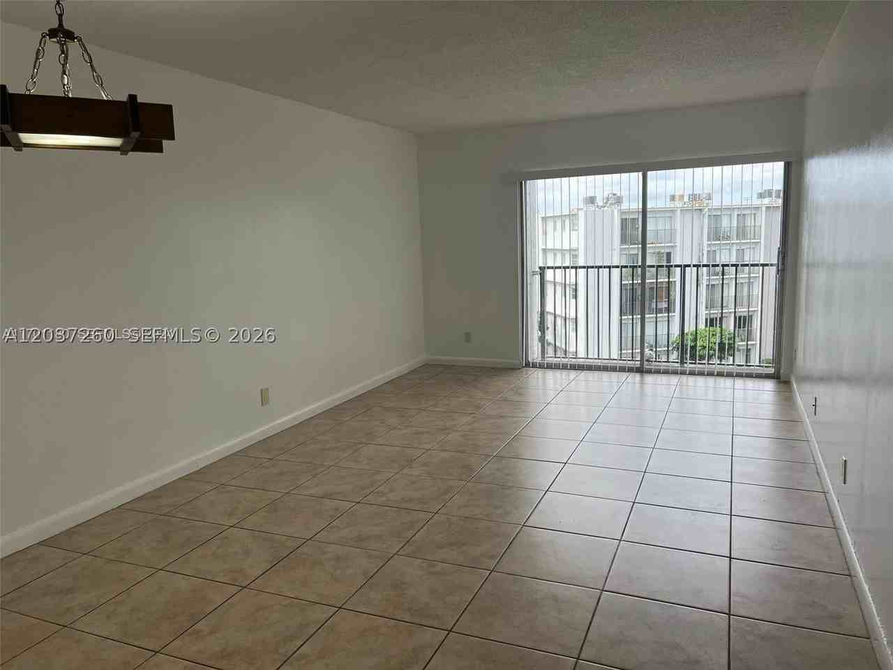 8610 N Sherman Cir #504 - Photo 5 of 14