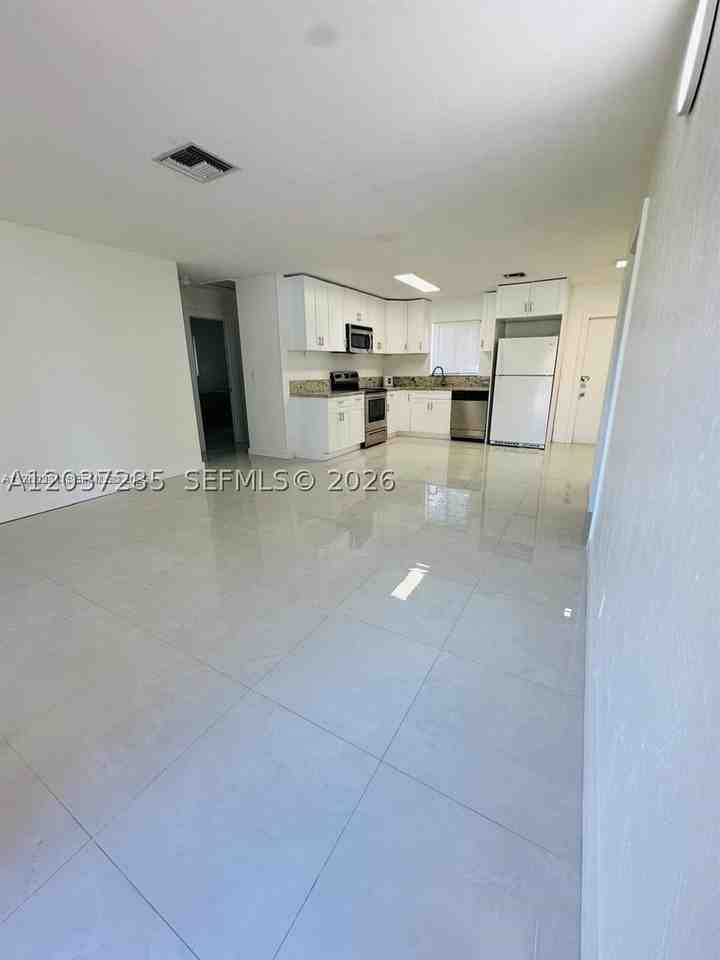 2620 Nw 14th Ct #2620 - Photo 6 of 13