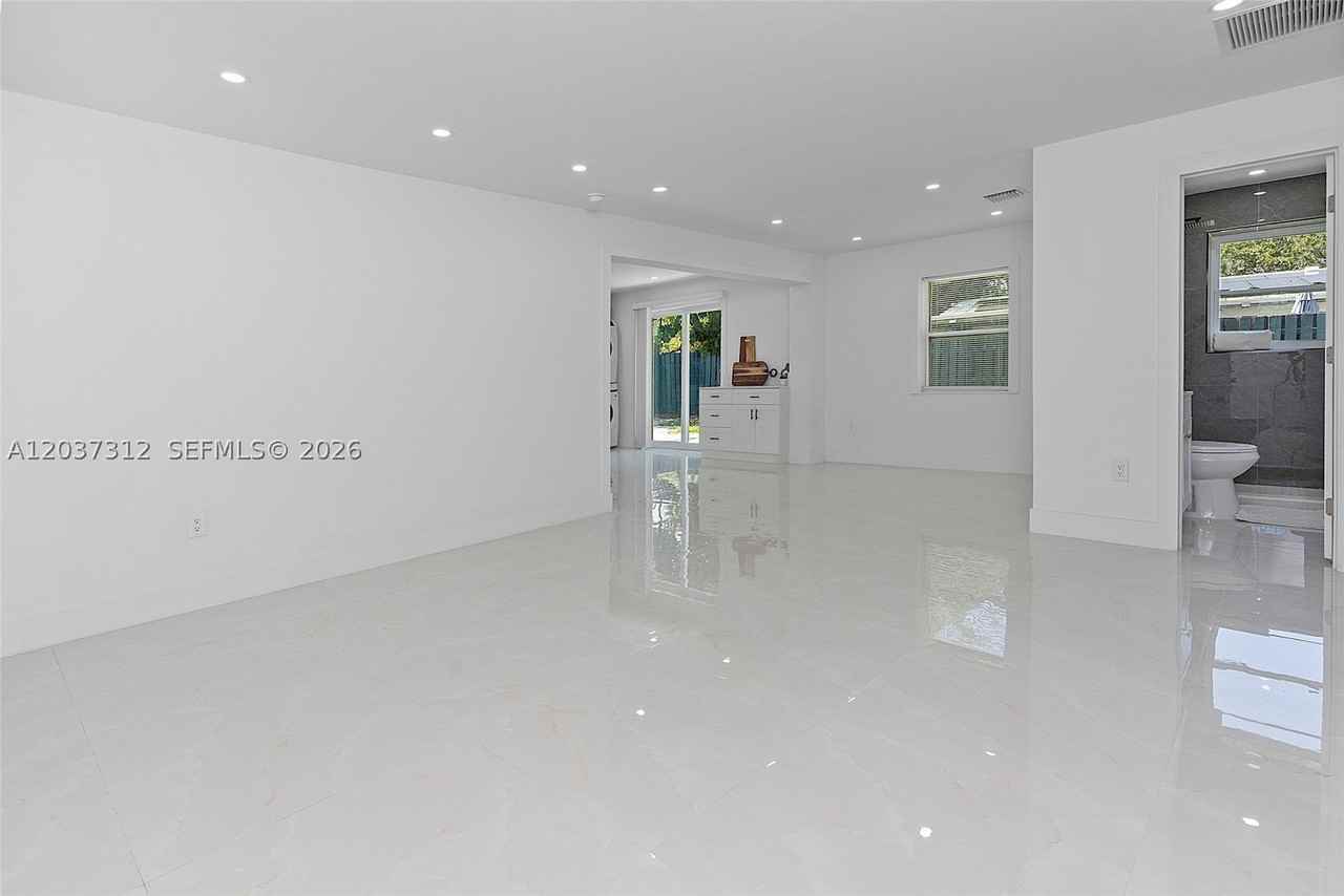 1473 Ne 30th Ct - Photo 4 of 43