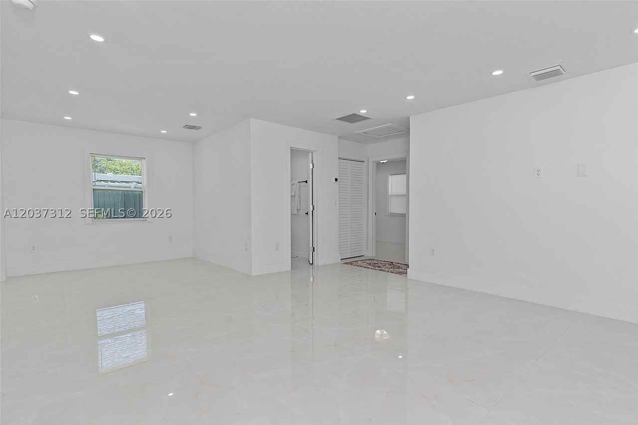 1473 Ne 30th Ct - Photo 5 of 43