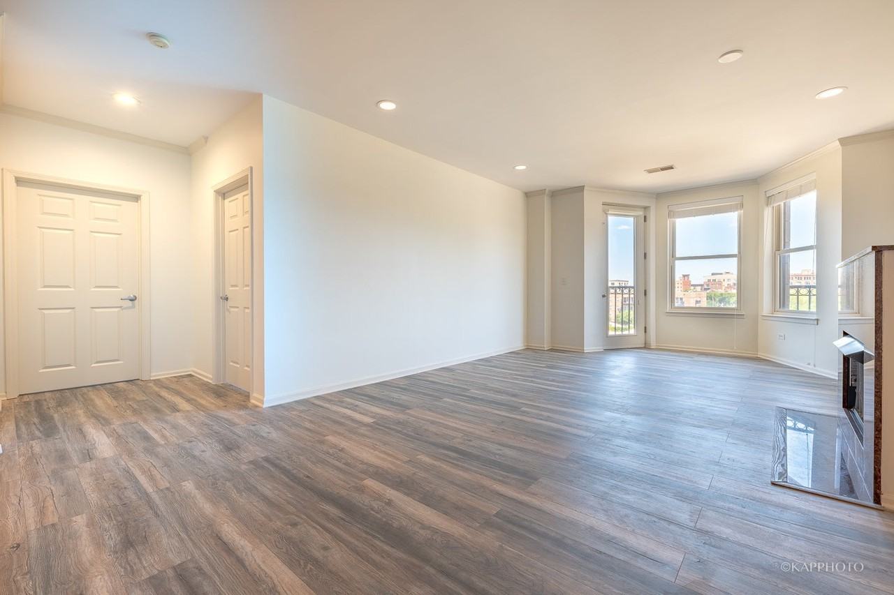 520 N Halsted St - Photo 4 of 29