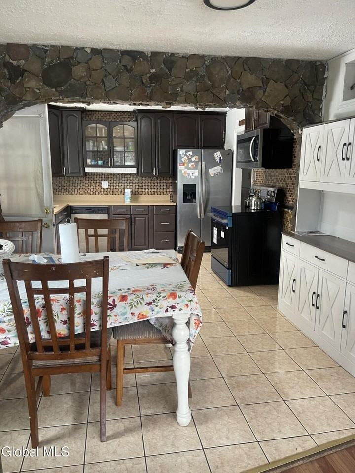 21 Ridgecrest Ave - Photo 4 of 11