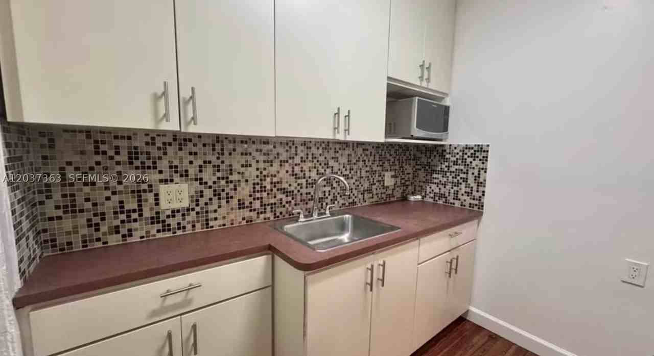 751 Euclid Ave #2 - Photo 5 of 9