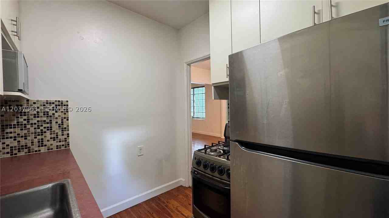 751 Euclid Ave #2 - Photo 6 of 9