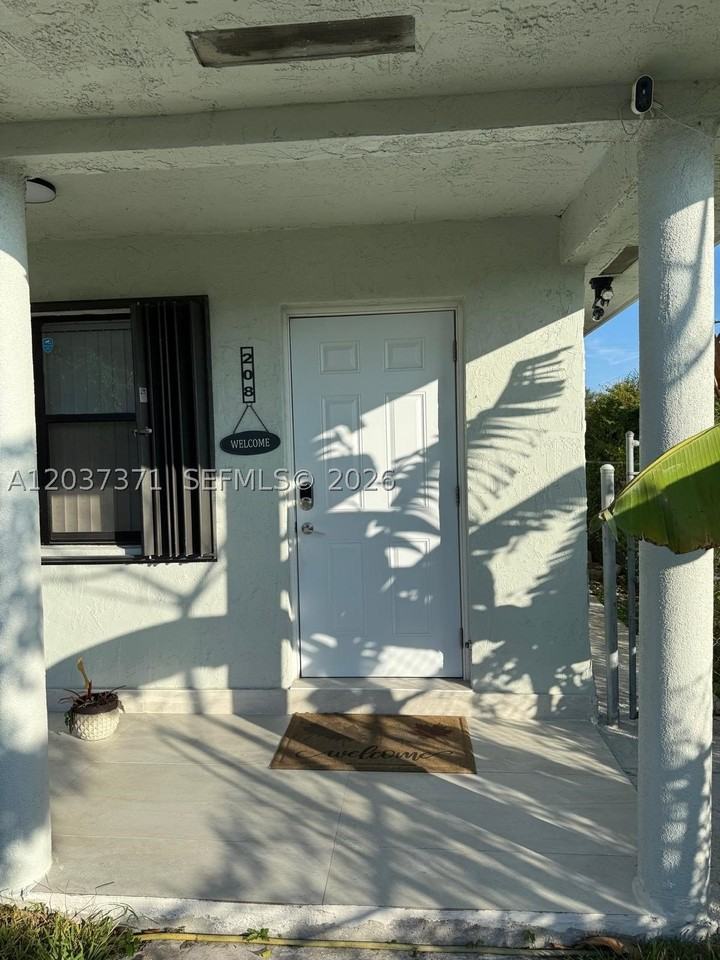 208 Nw 7th St #1 - Photo 2 of 16