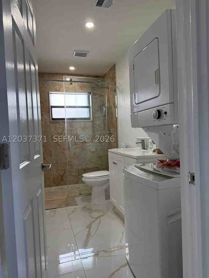 208 Nw 7th St #1 - Photo 3 of 16