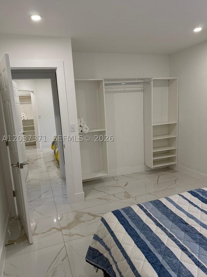 208 Nw 7th St #1 - Photo 4 of 16