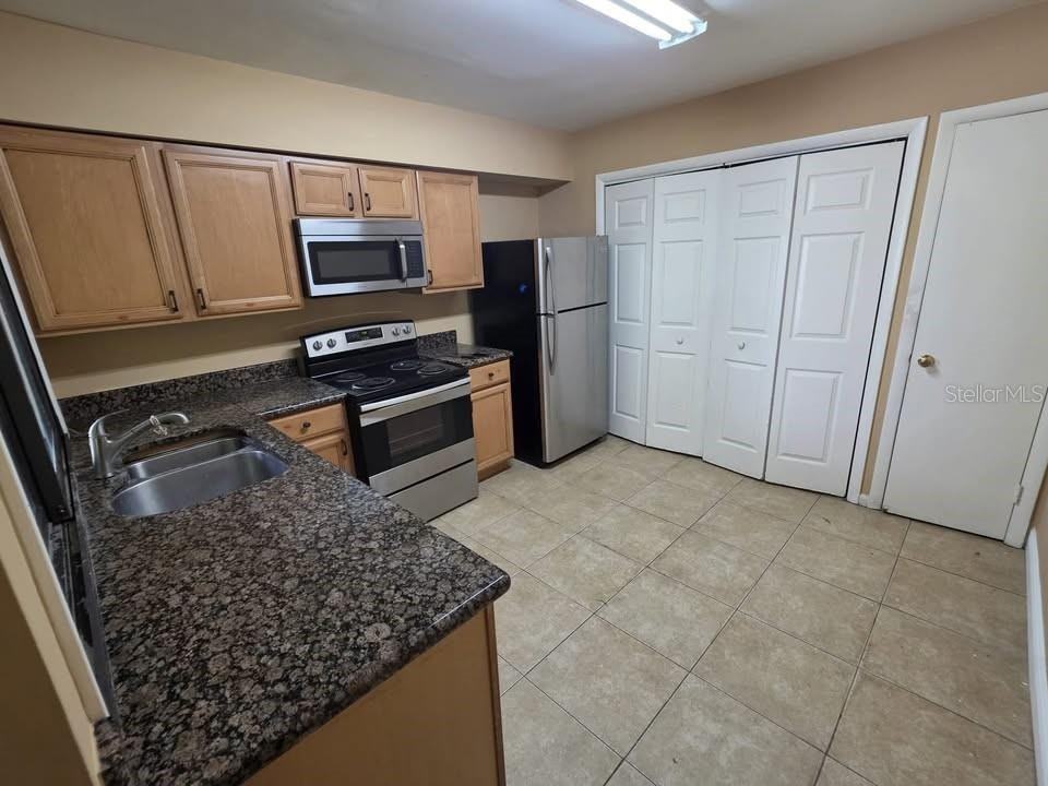 4158 Pinelake Ln - Photo 3 of 23