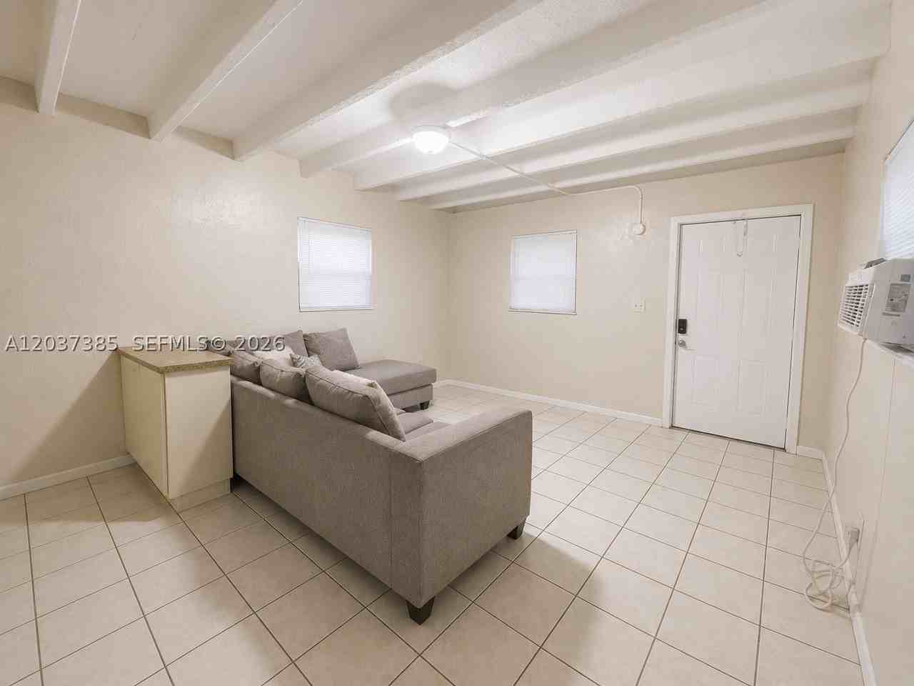 614 Sw 10th Ave #2 - Photo 4 of 8