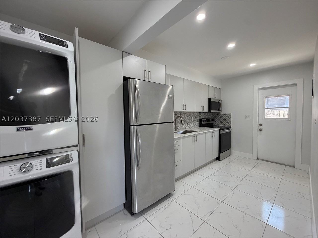 405407 Se 23rd St #407 - Photo 4 of 12