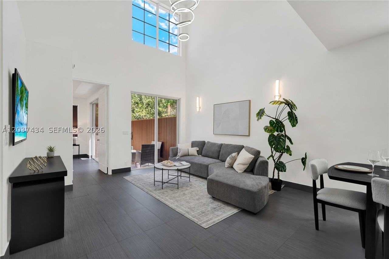 1251 Hayes St - Photo 4 of 48