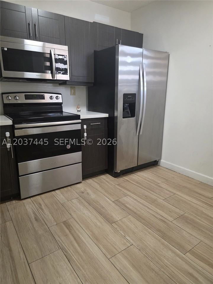 15711 Sw 137th Ave #101 - Photo 3 of 24