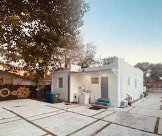 1145 Nw 28th St #B - Photo 2 of 6