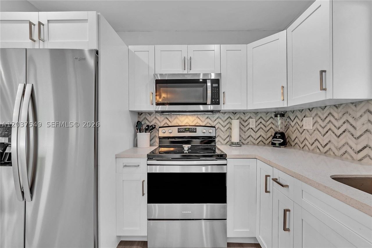 204 Sw 19th Ave #0 - Photo 4 of 43