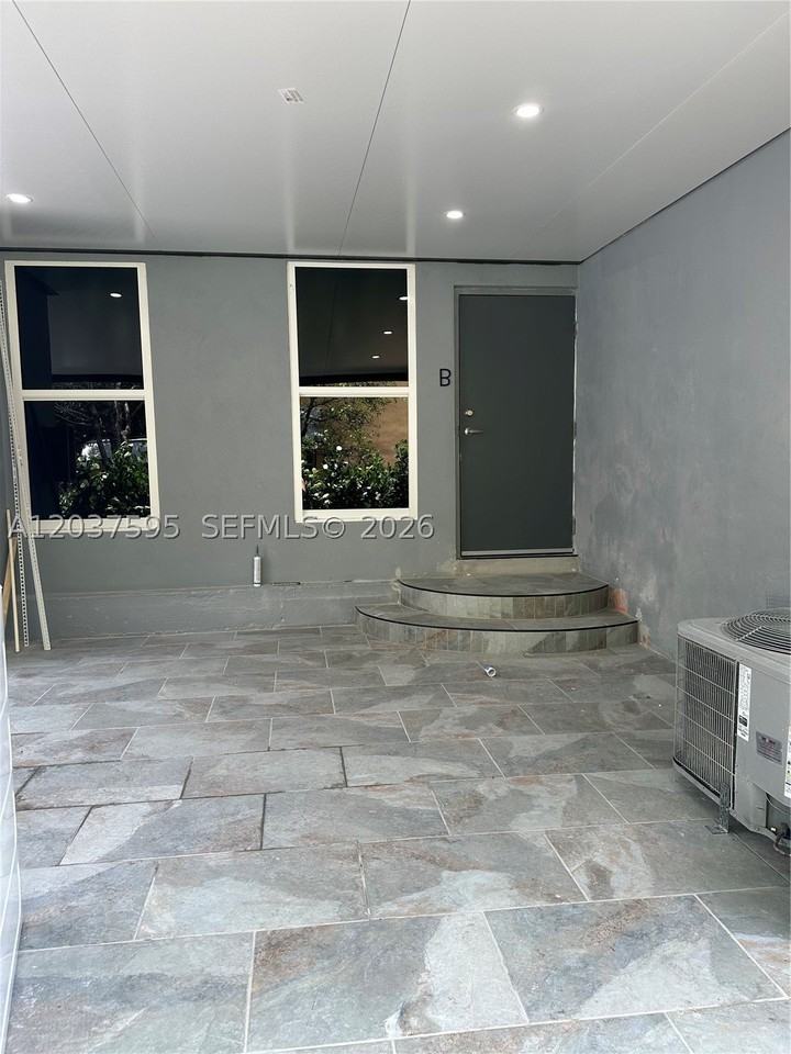 1628 Nw 15th St #B - Photo 2 of 10