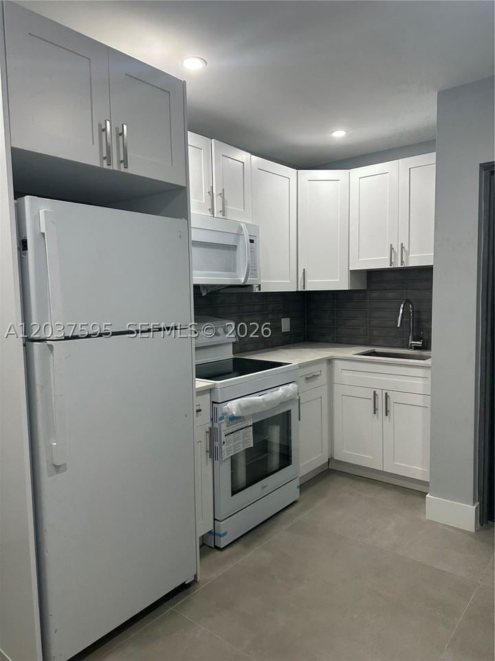 1628 Nw 15th St #B - Photo 4 of 10