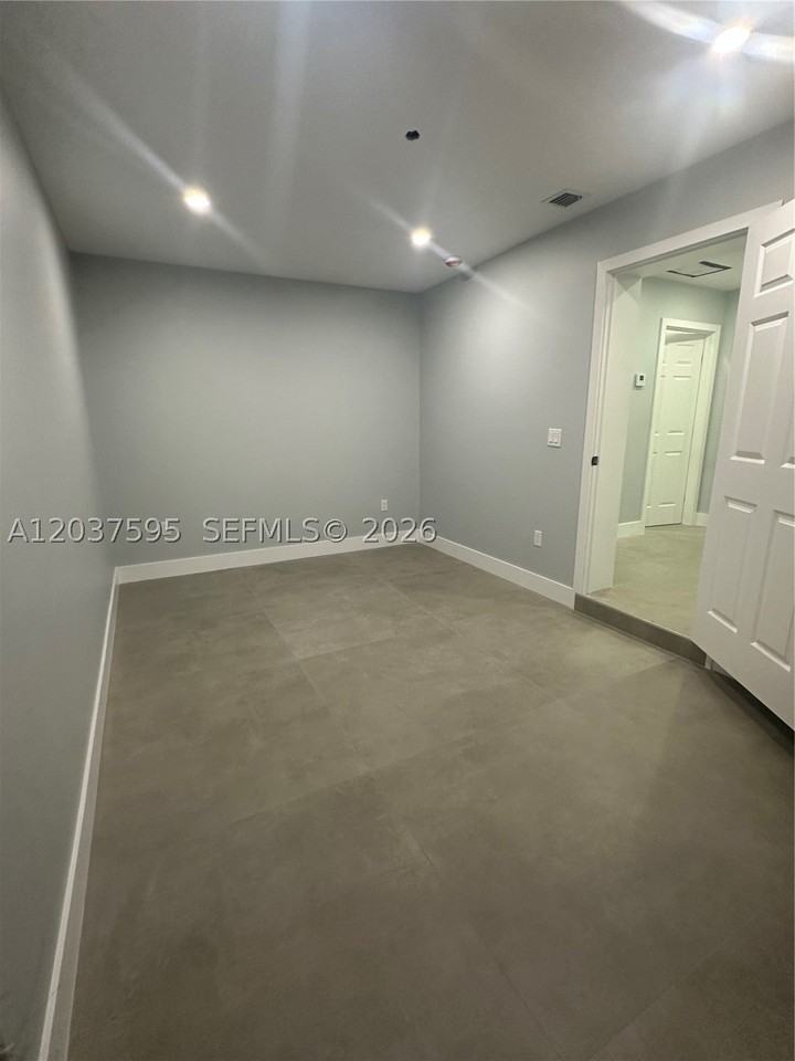 1628 Nw 15th St #B - Photo 5 of 10