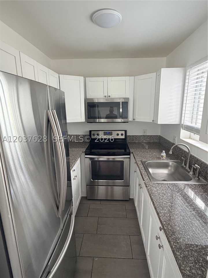1315 N 22nd Ave #A2 - Photo 4 of 11