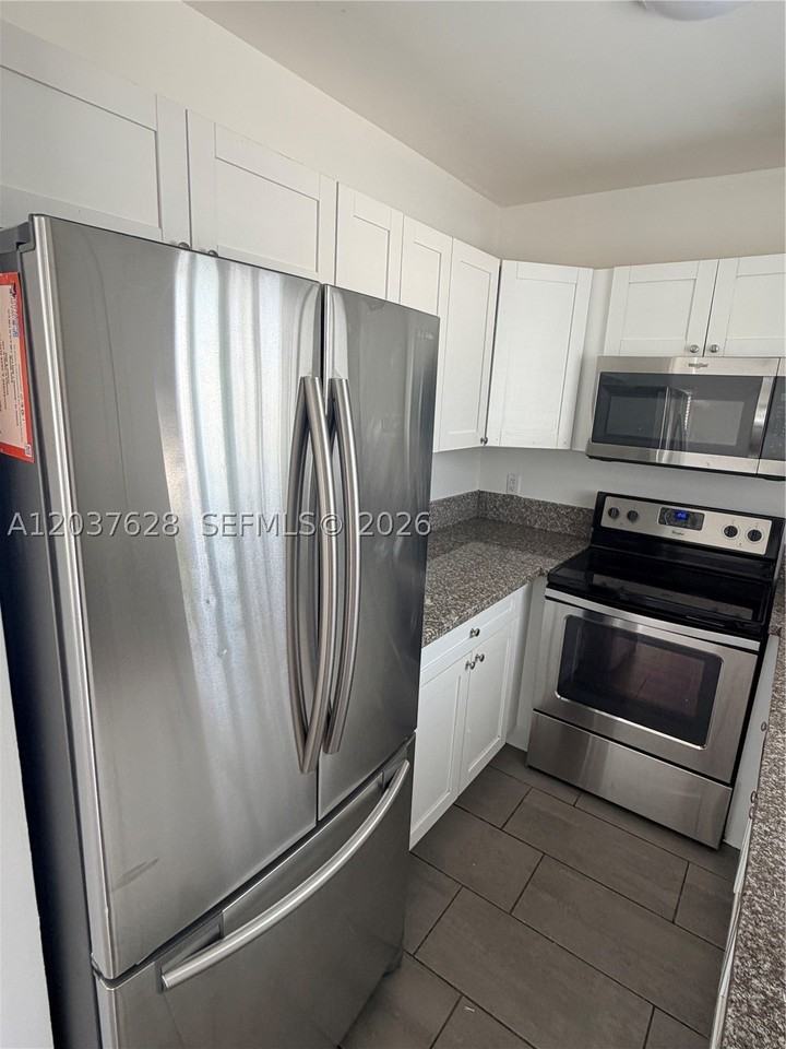 1315 N 22nd Ave #A2 - Photo 5 of 11