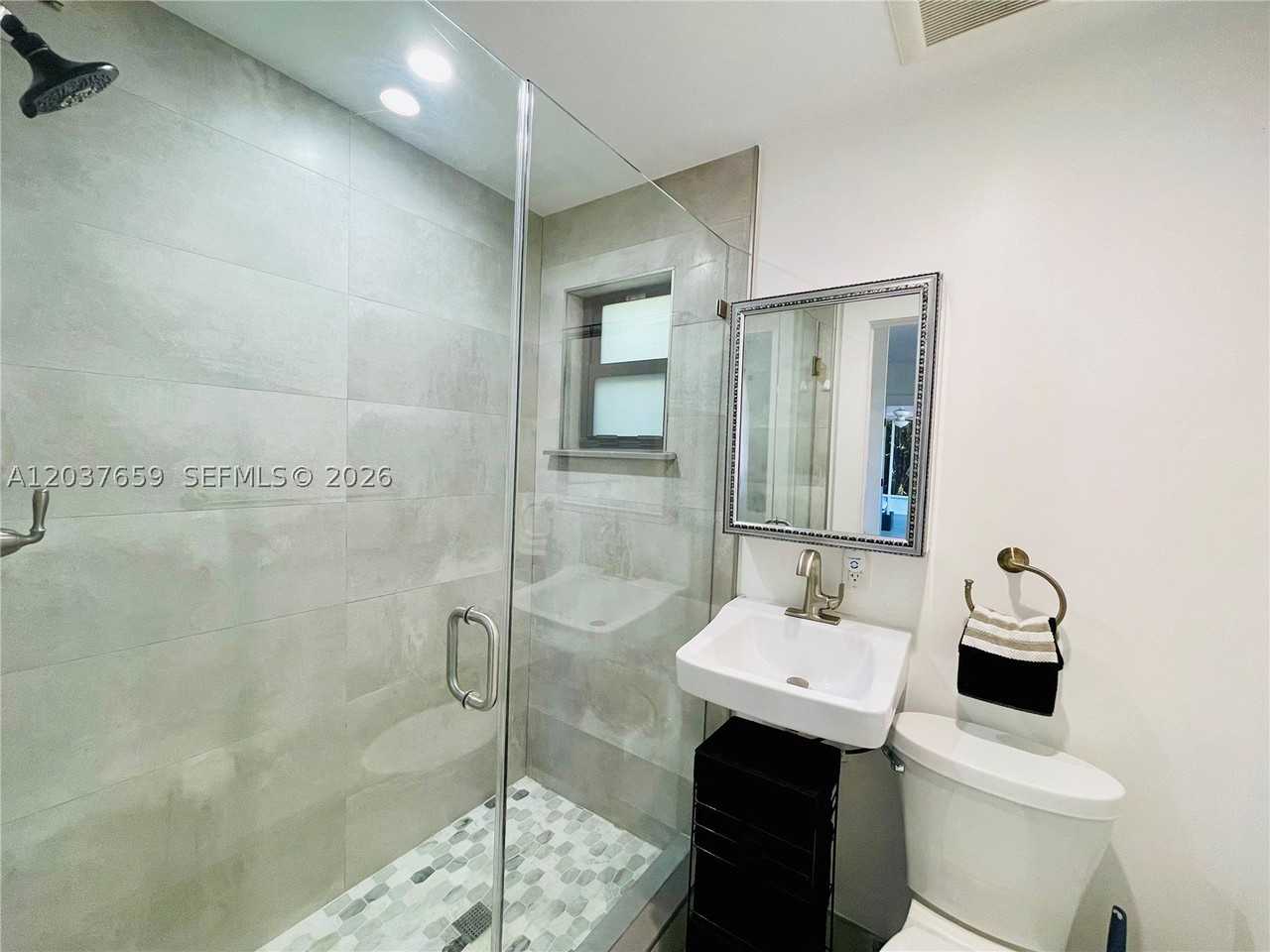38 Nw 52nd St #1 - Photo 5 of 9