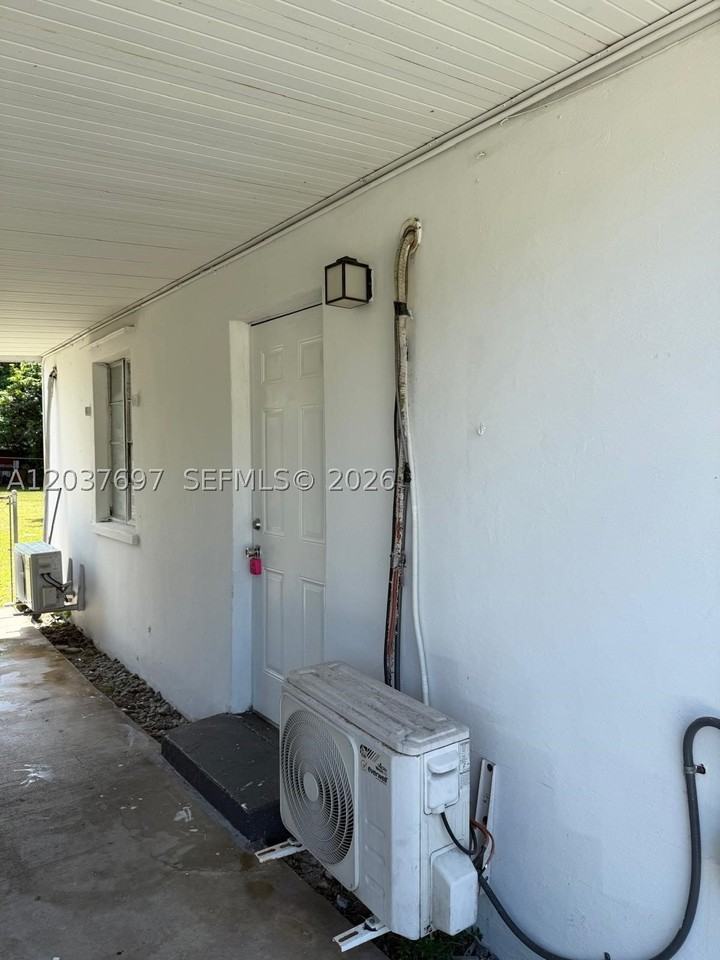 1324 N 58th Ave #1 - Photo 6 of 8