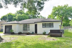 featured image of 536 Castlelake Dr