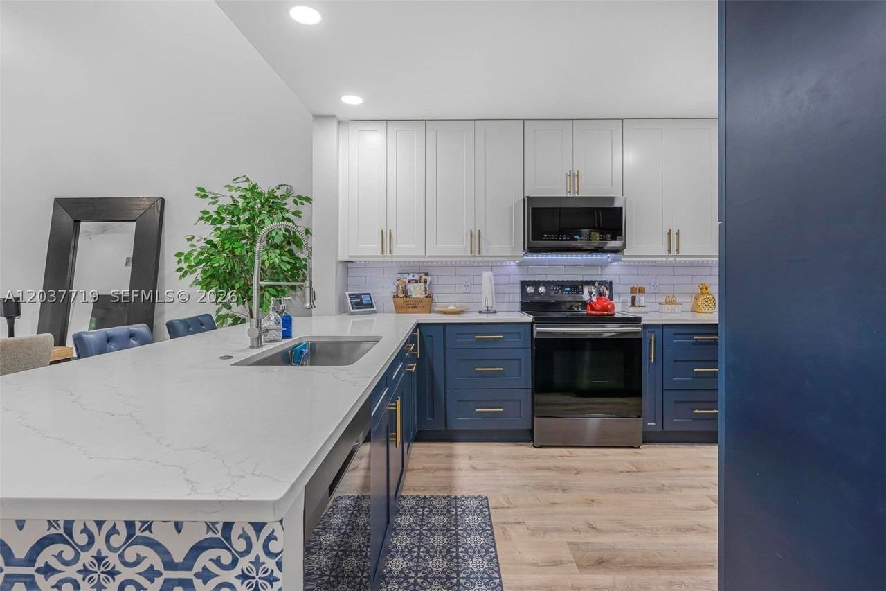8770 Azalea Ct #203 - Photo 3 of 33