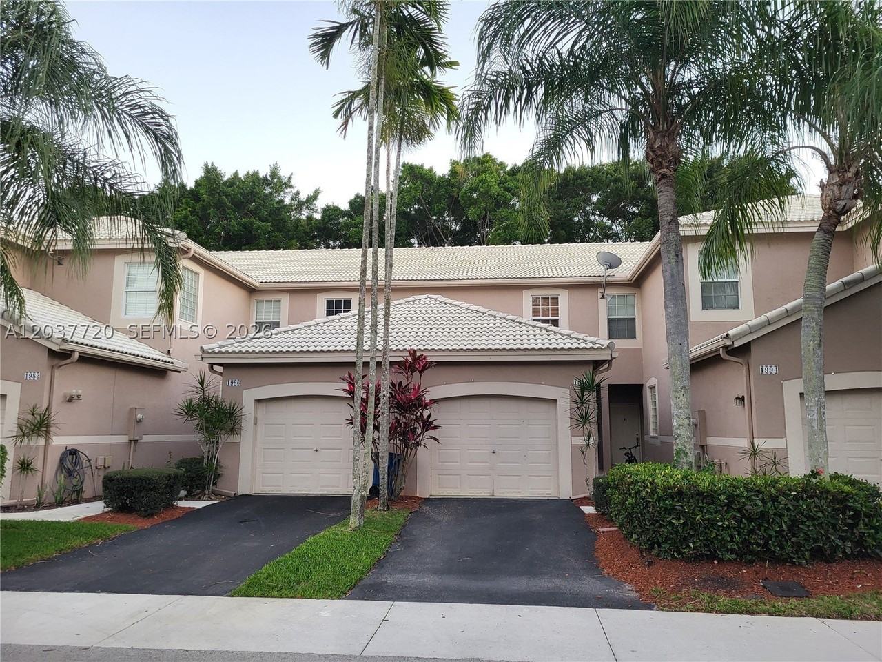 1990 Madeira Dr - Photo 2 of 15