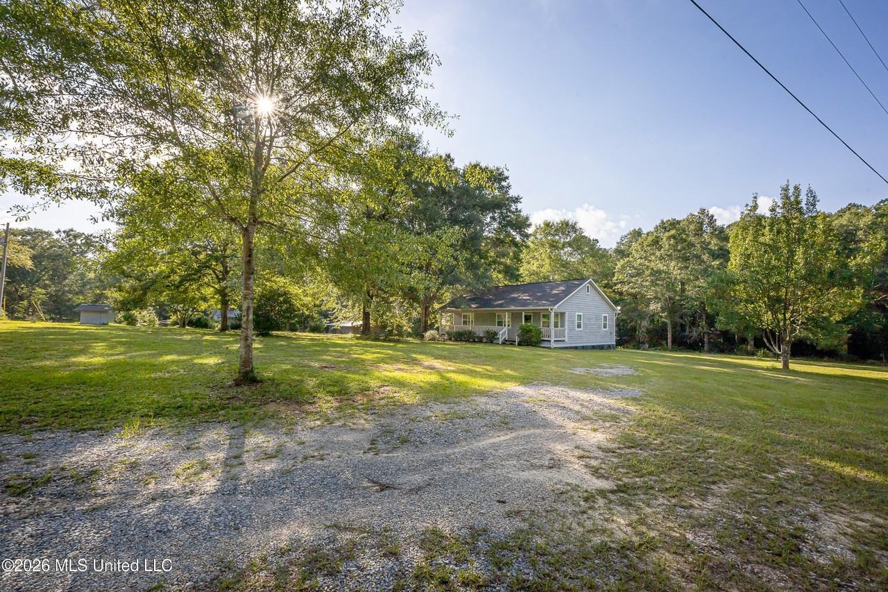 20608 Scarborough Rd - Photo 2 of 50
