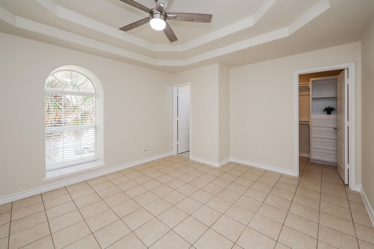 1000 Ranchway Dr - Photo 4 of 39