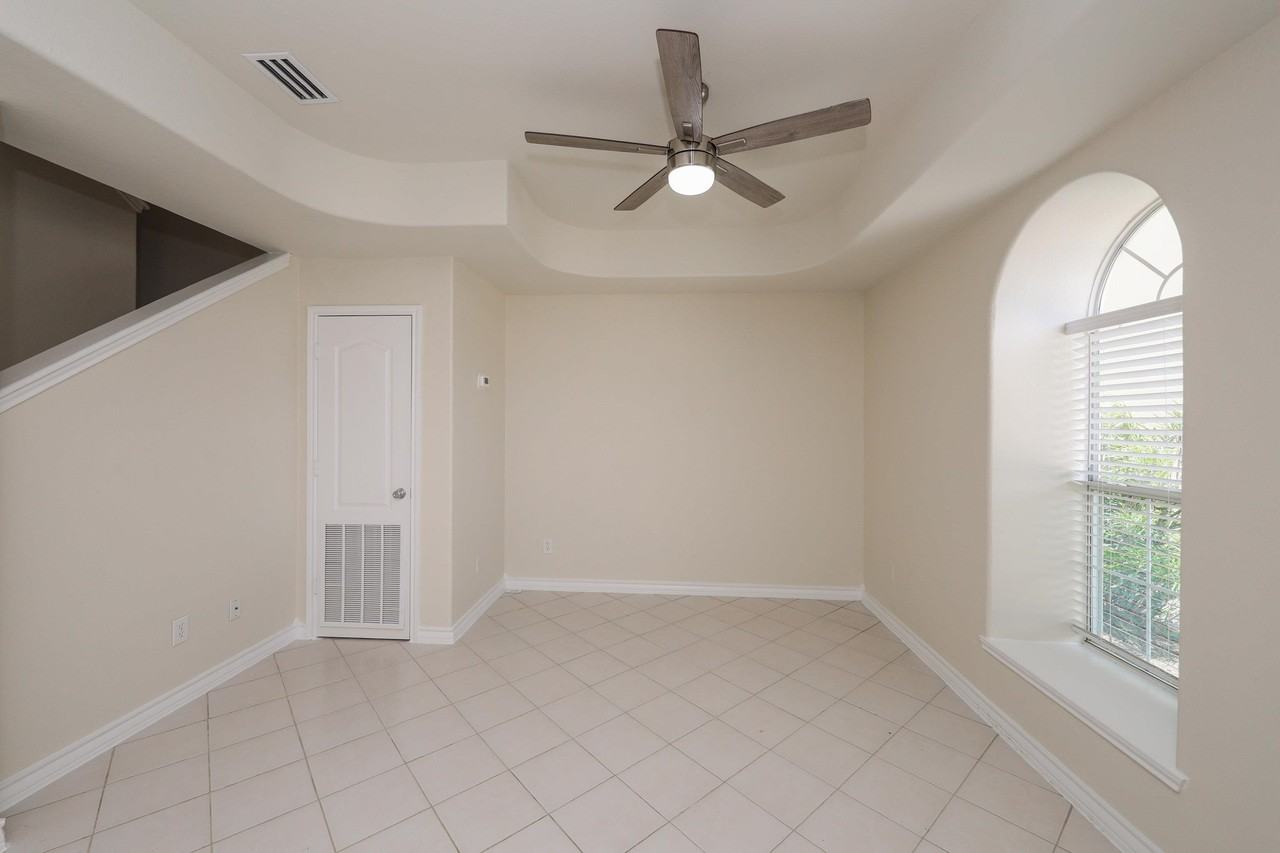 1000 Ranchway Dr - Photo 5 of 39