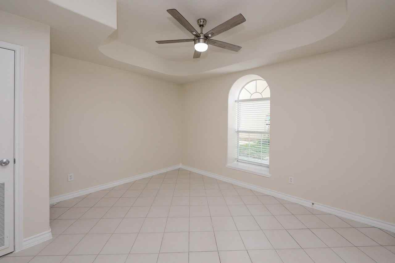 1000 Ranchway Dr - Photo 6 of 39