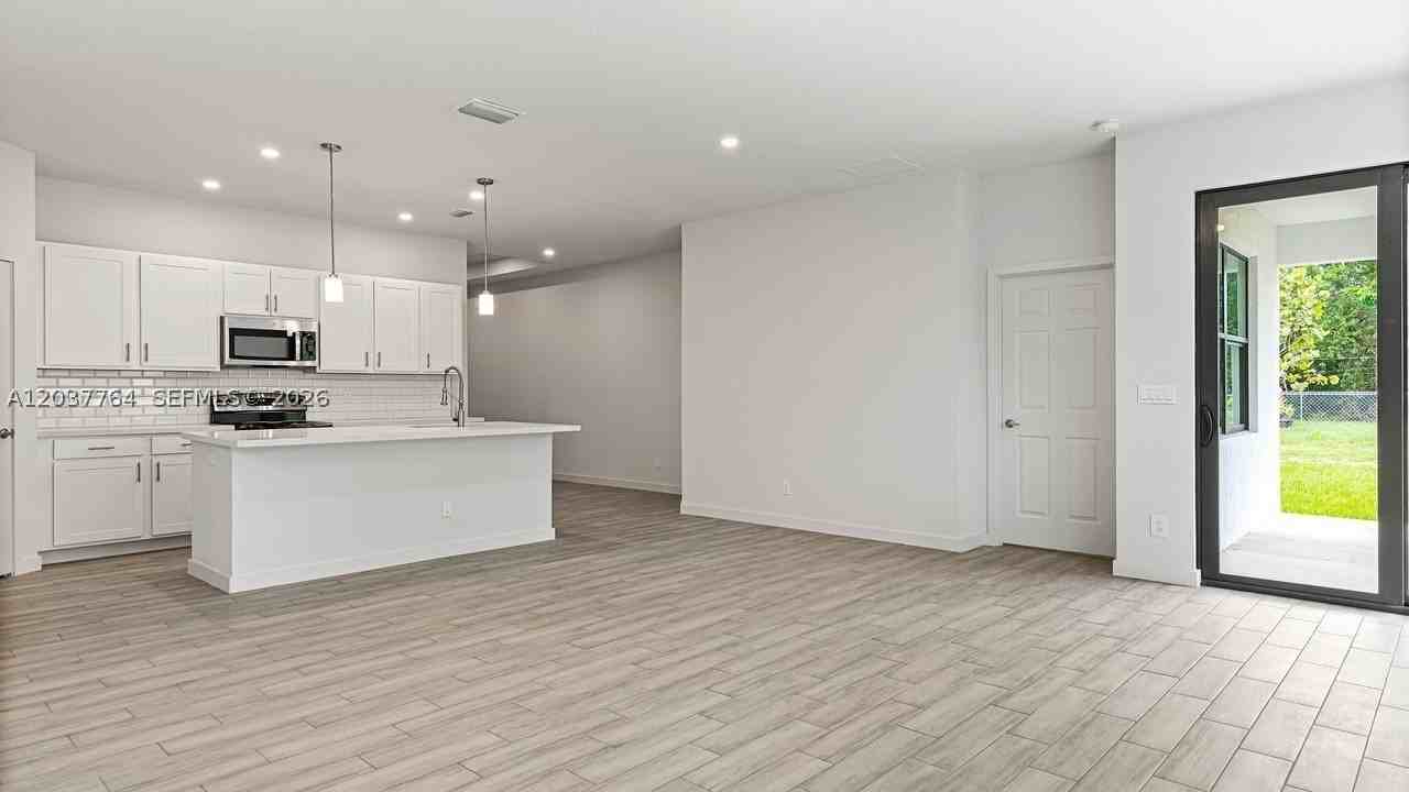 7704 Pacific Ave - Photo 2 of 29