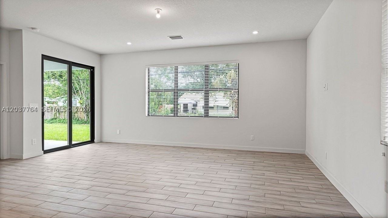 7704 Pacific Ave - Photo 4 of 29