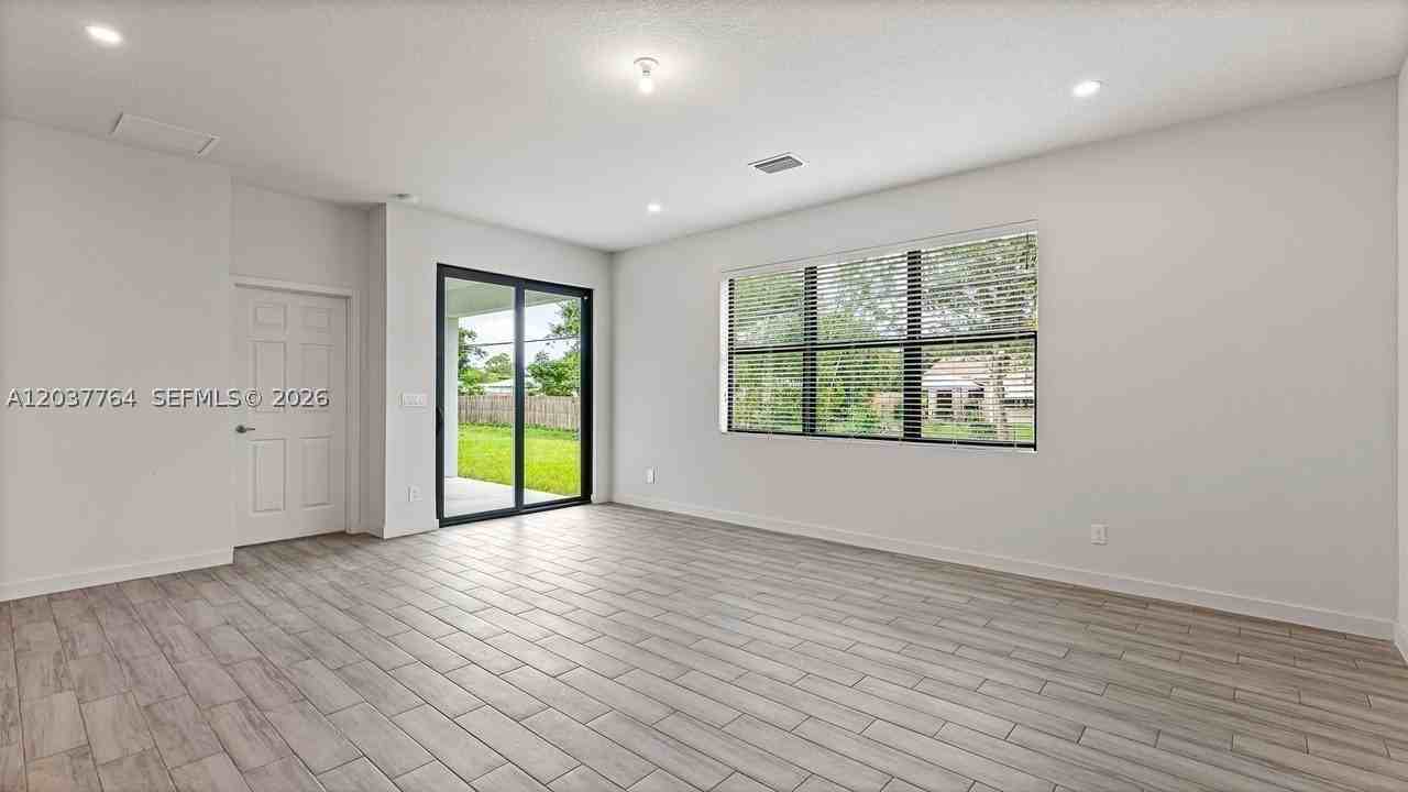 7704 Pacific Ave - Photo 5 of 29