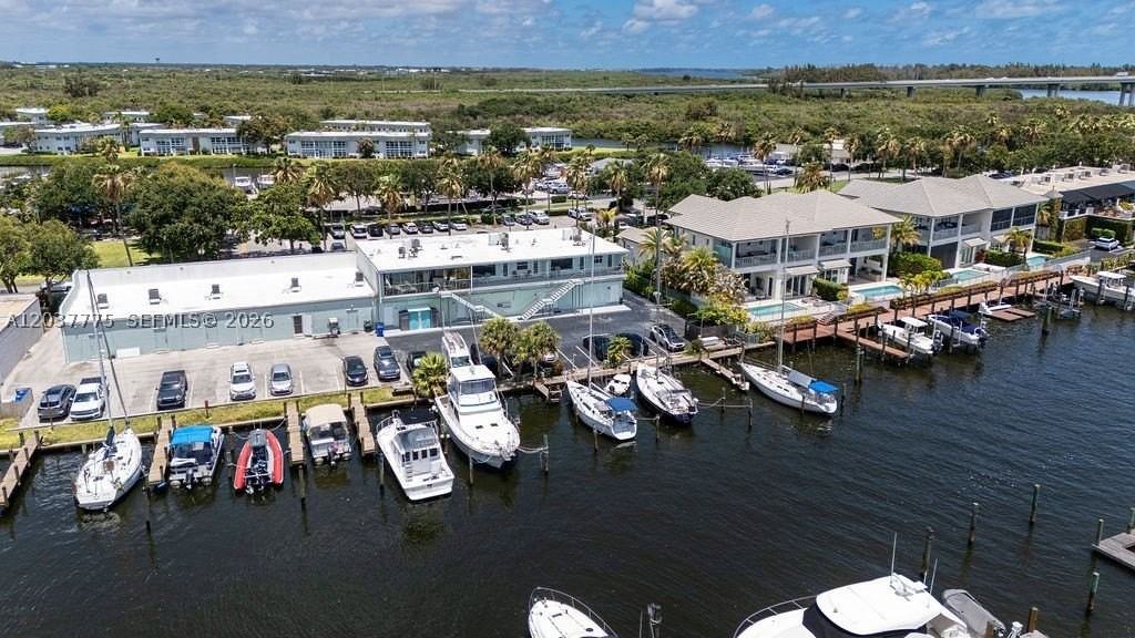23 Royal Palm Pt #B - Photo 6 of 32