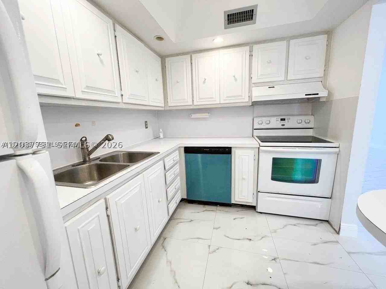 6395 Bay Club Dr #4 - Photo 7 of 19