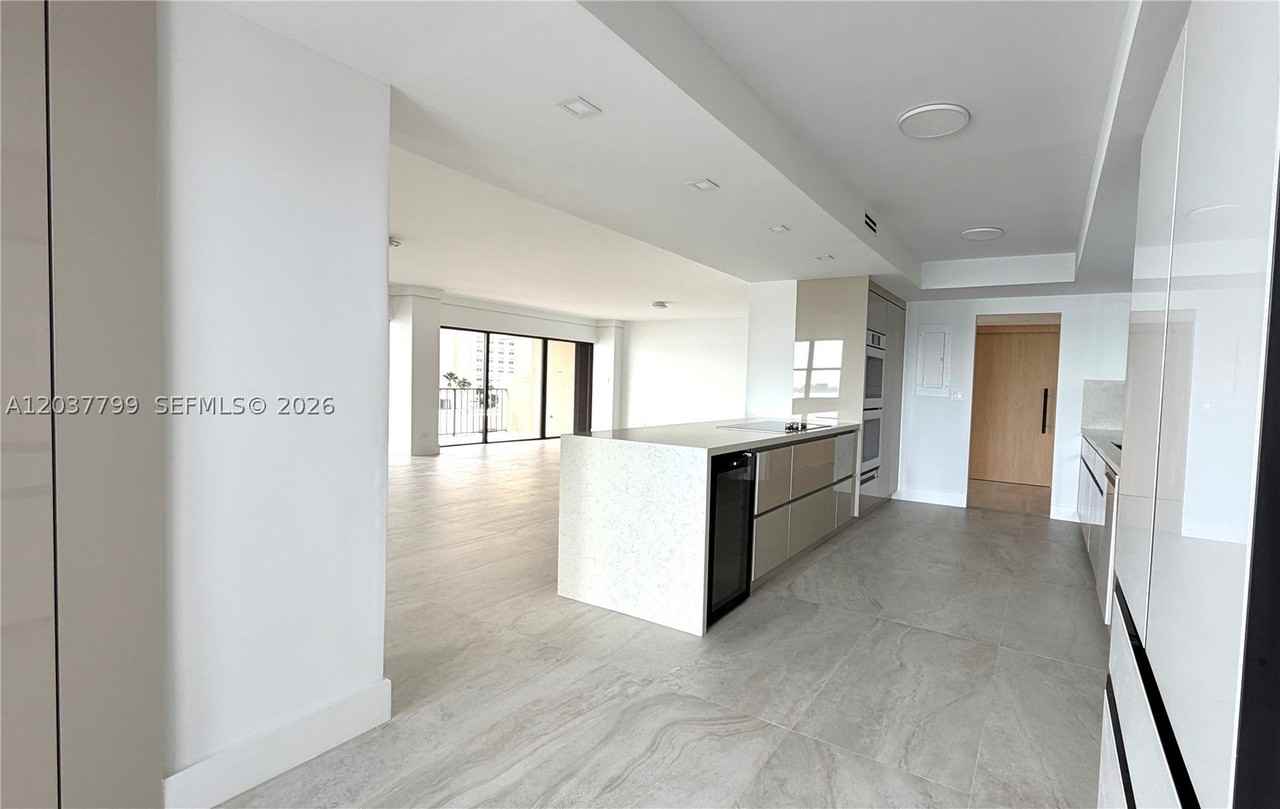 1800 Ne 114th St #604 - Photo 5 of 29