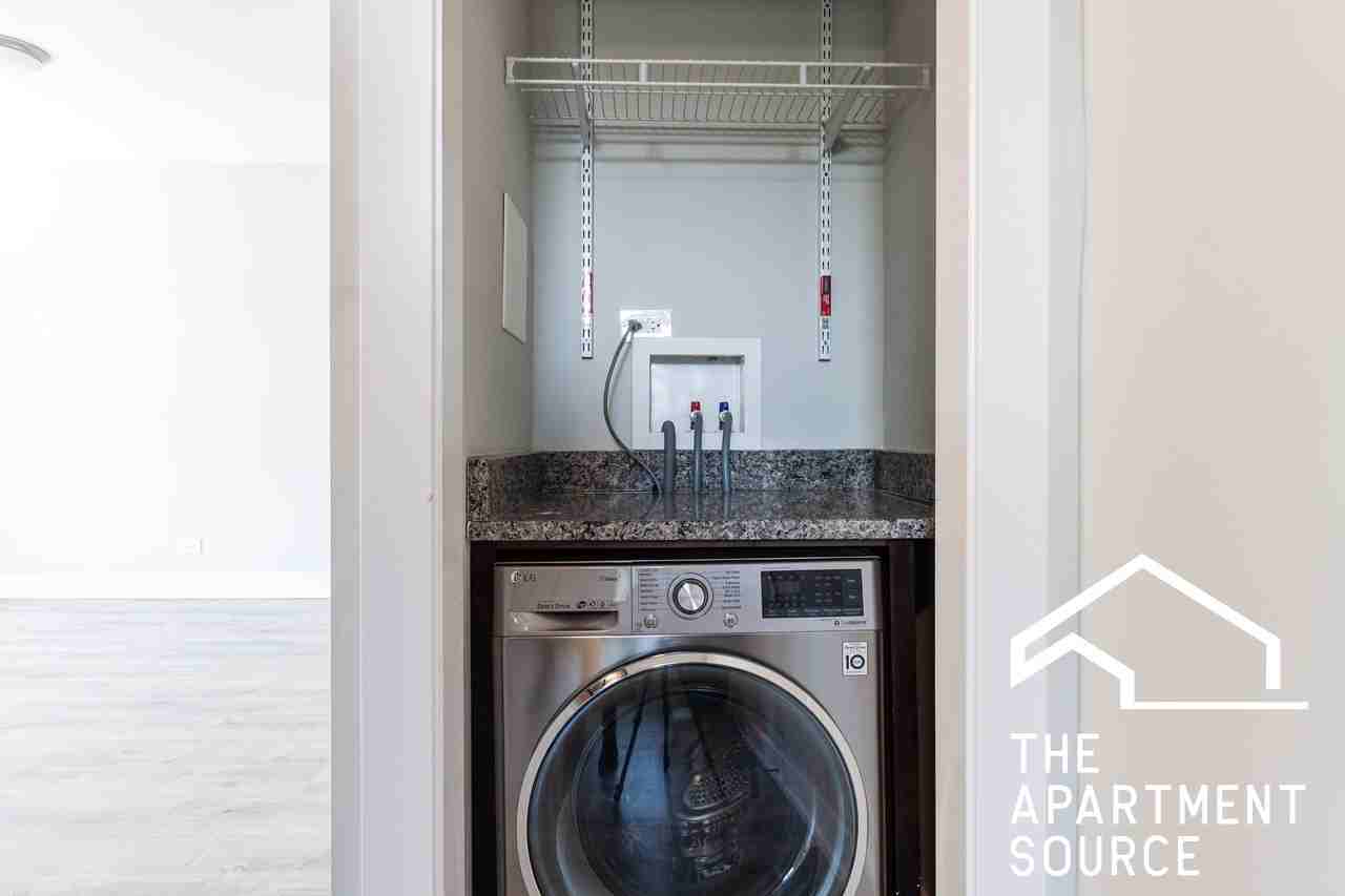 713 W Brompton Ave #59 - Photo 3 of 10
