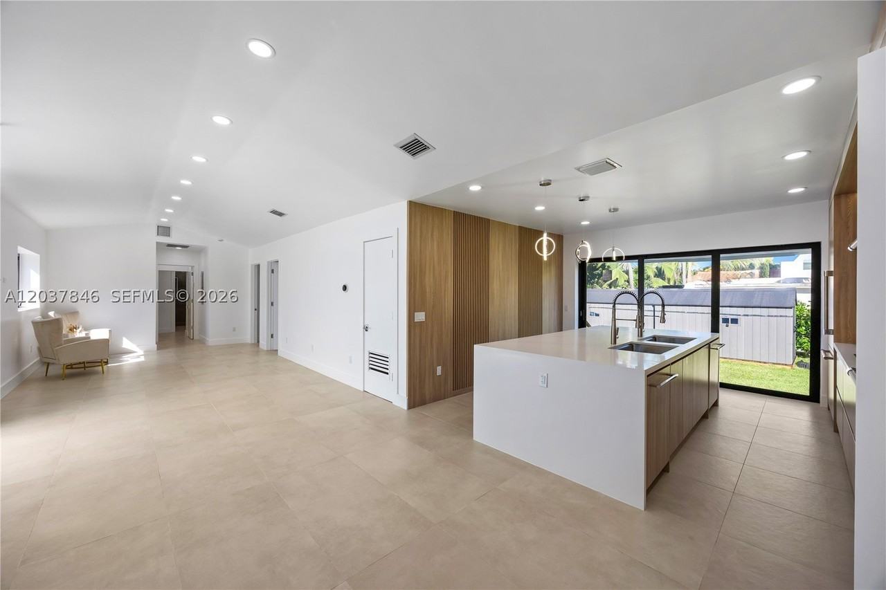 1141 Hollywood Blvd - Photo 3 of 50