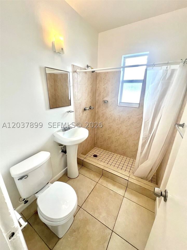 686 Ne 85th St #3B - Photo 3 of 5