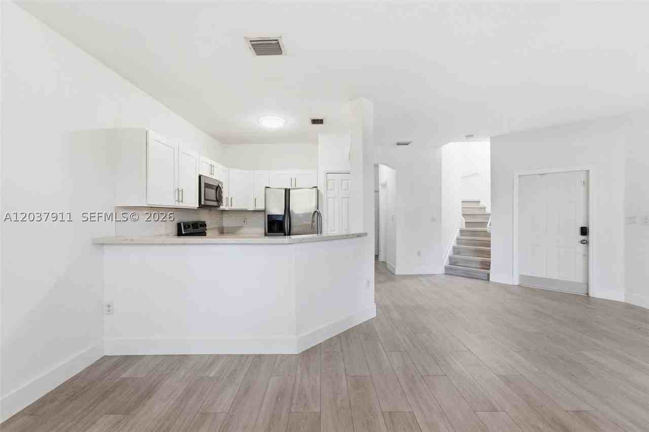 12594 Sw 122nd St - Photo 4 of 25