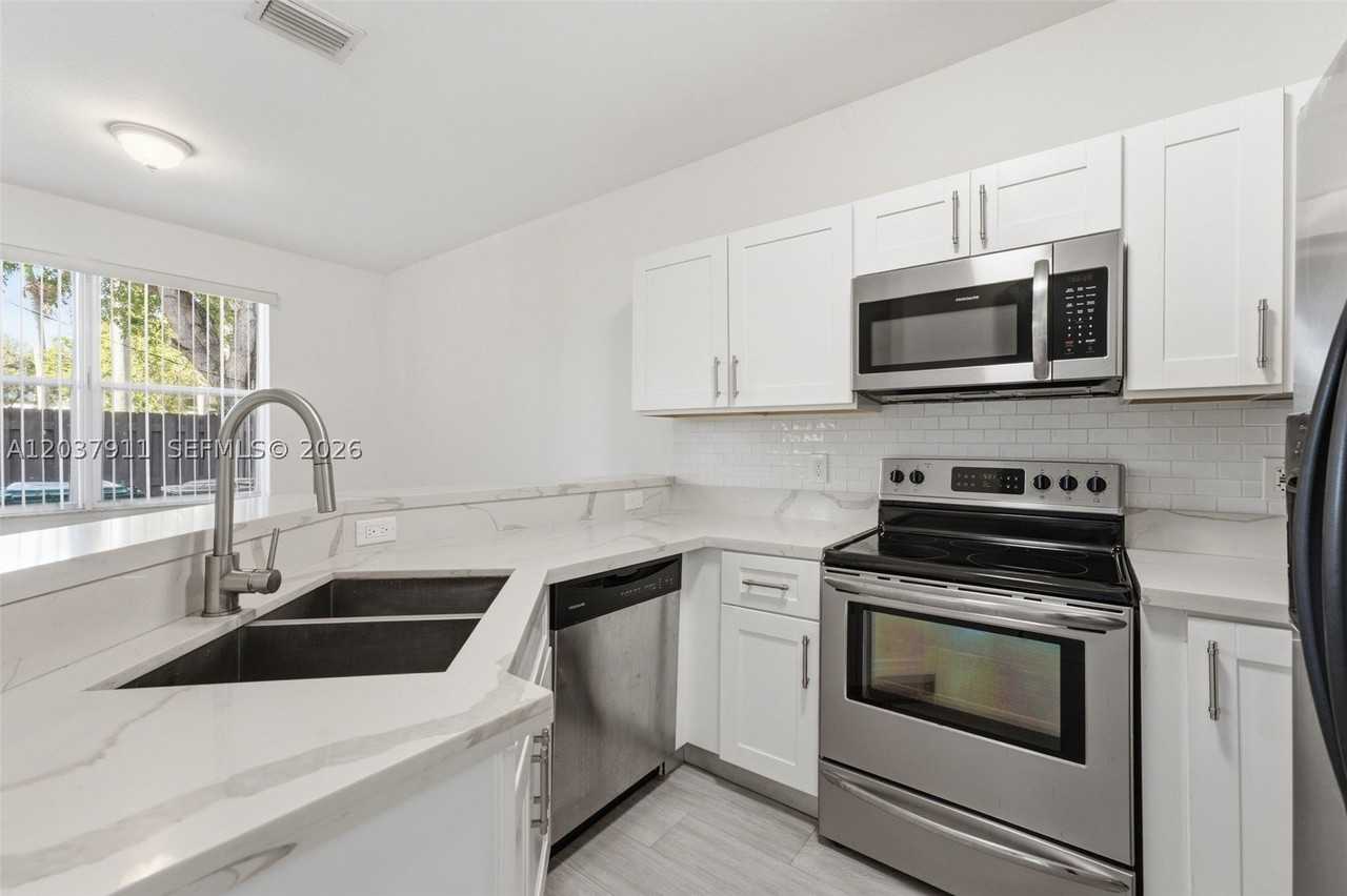 12594 Sw 122nd St - Photo 5 of 25