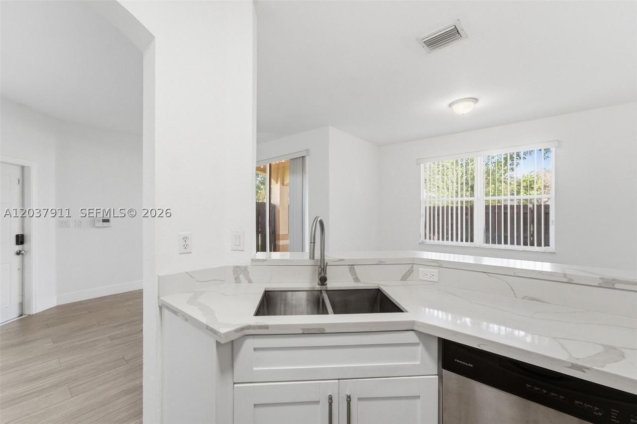 12594 Sw 122nd St - Photo 6 of 25