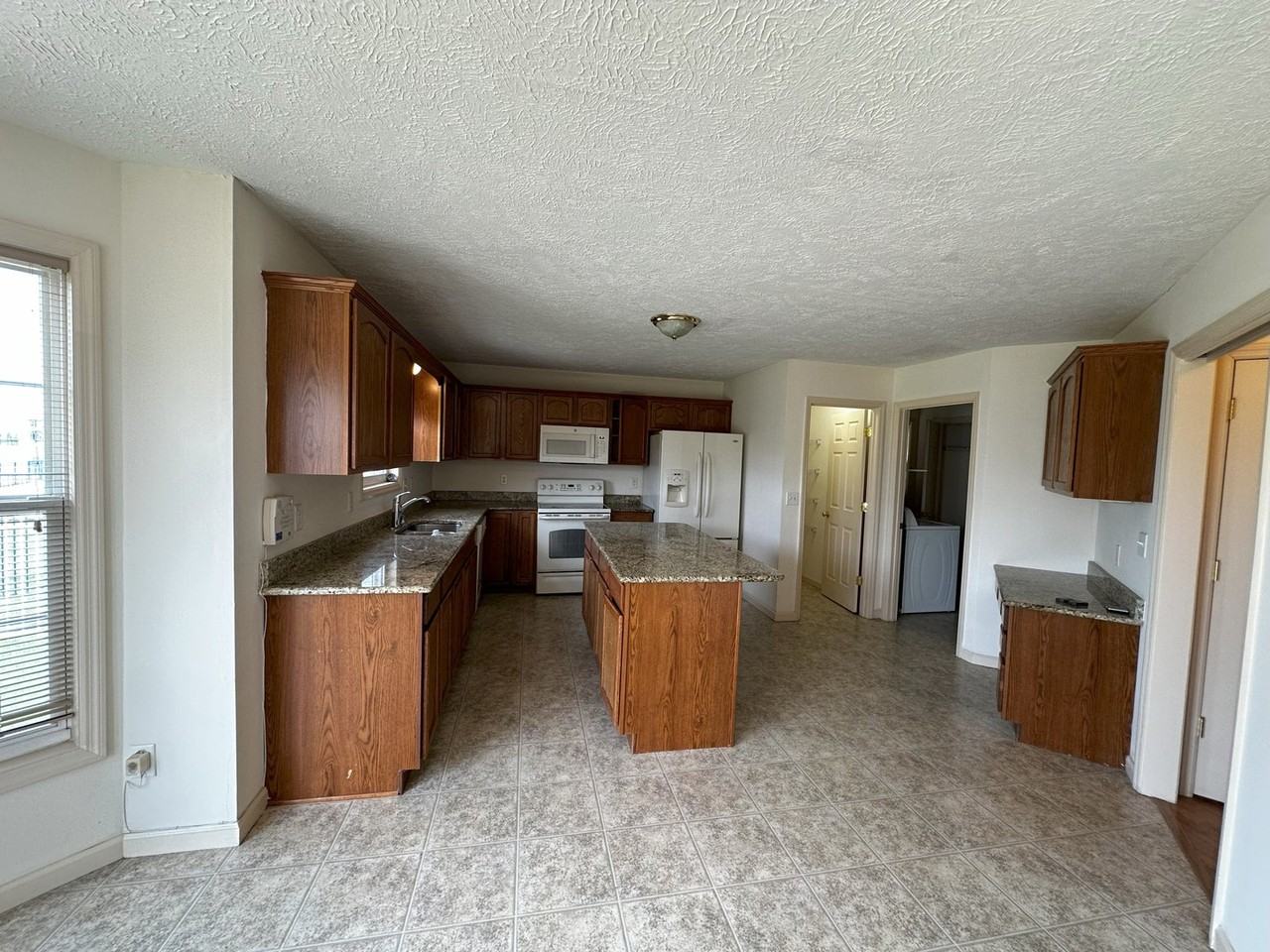 3922 Wild Flower Dr - Photo 5 of 17